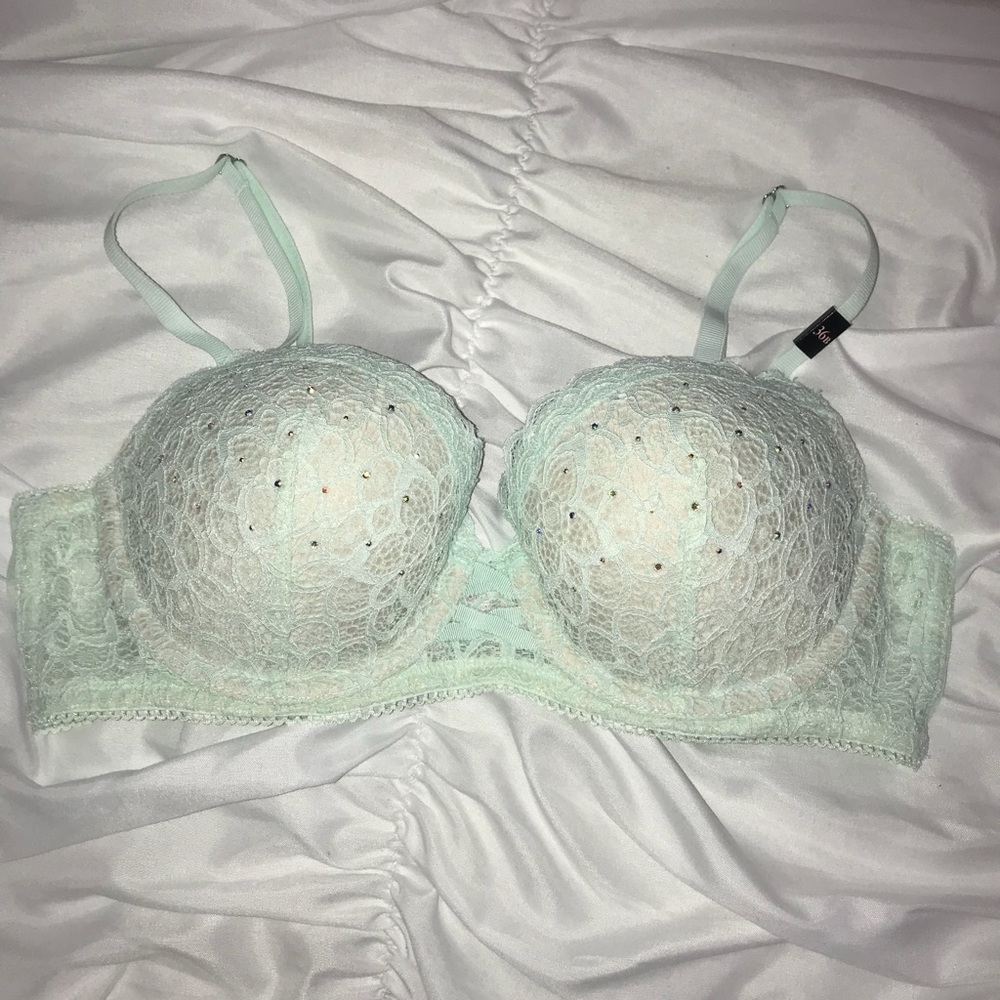 Victoria’s Secret Dream Angels Demi bra. 36 B. NWT